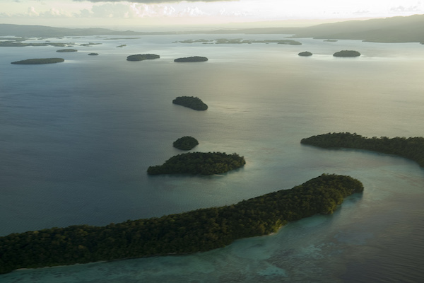 Flying over the lagoon in the Western Province of the Solomon Islands, former Secretary-General Ban Ki-moon was able to observe the effects of deforestation, climate change and natural disasters on the area. UN Photo/Eskinder Debebe